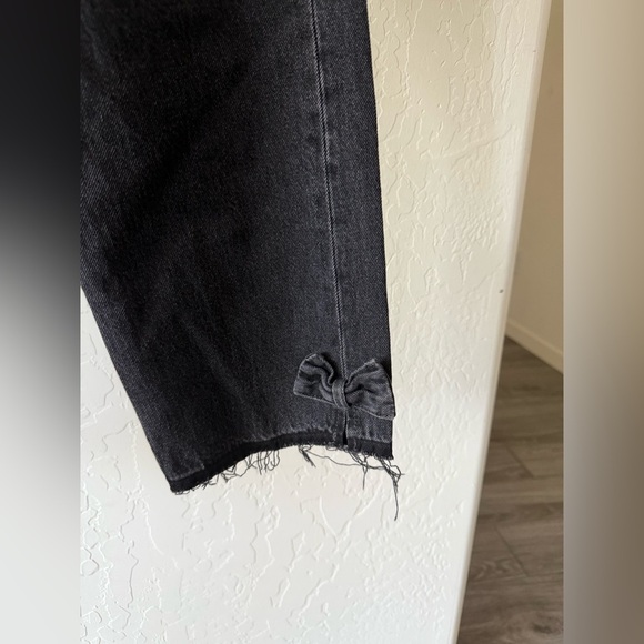 Levi’s|Black gray wash women’s straight leg jeans,raw hem & bow details•••NWT - Picture 8 of 15